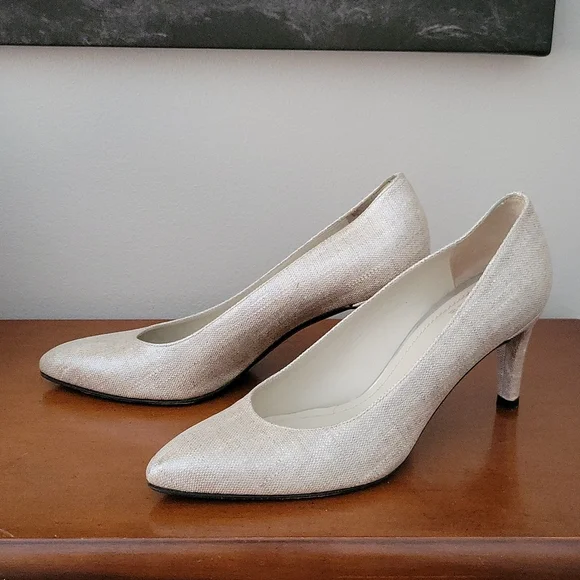 Stuart Weitzman Pumps - Picture 1 of 7